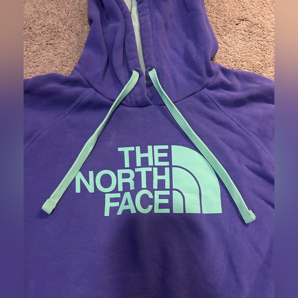 💙The North Face Hoodie size: medium - Picture 6 of 7